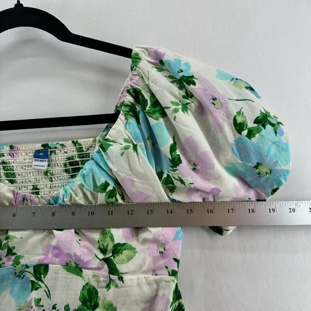 Old Navy Waist Defined V-neck Blouse Womens XS Puff-Sleeve Smocked Floral White